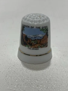 Garden of The Gods Colorado Porcelana Blanca/Dedal Cerámica De Colección Banda Borde Dorado - Imagen 1 de 2