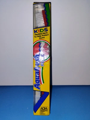 Cepillo de dientes vintage AQUAFRESH Flex para niños rojo azul cabeza pequeña en ángulo niñas niños (+) Foto 1 de 4
