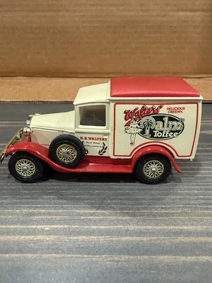 1/43 MATCHBOX WALTERS PALM TOFFEE 1930 FORD MODEL A WHITE & RED - Image 1 of 4
