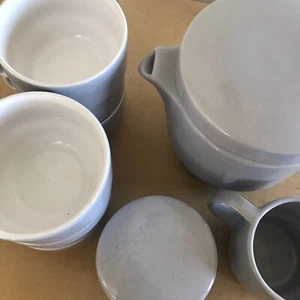 VINTAGE Mid-Century Modern RETRO Flat Top BLAU TEEKANNE Tassen Milchkännchen Zucker TEESERVICE - Bild 1 von 3