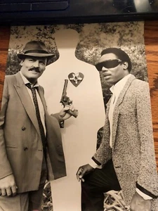1987 Press Photo Stacy Keach and George Benson in "The New Mike Hammer" ! - Picture 1 of 3