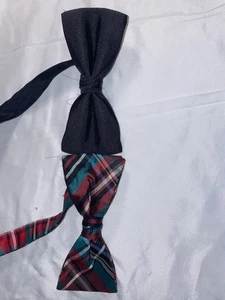 Lotto di due cravatte a quadri nere e rosse marca Bowties regolabili pre legate - Foto 1 di 5