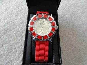 Neu - Figaro Couture Quarzuhr - rot und silberfarben - Bild 1 von 4