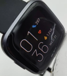 Fitbit Versa 2 SmartWatch Activity Fitness Tracker Schwarz DEFEKT - Bild 1 von 14