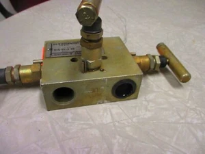 Anderson Greenwood M1VC-4 3-Valve Differential Pressure Manifold M1 1/2" FNPT - Picture 1 of 12
