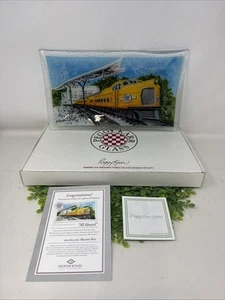 Signierte Peggy Karr Schmelzglas Zug gelb Union Pacific Tablett Platte mit Box - Bild 1 von 18