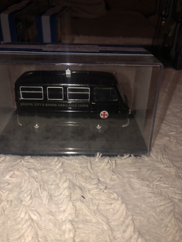 VANS AUSTIN MORRIS J2 furgone BRISTOL CITY AMBULANCE scala 1:43 OXFORD JM003 K8