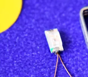 YMQ1206Y 20 Stck. GELB 0,1 mm emailliert verdrahtet vorgelötet SMD LED Modell zum Selbermachen - Bild 1 von 3