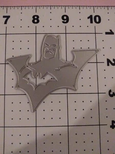 Herramienta troquelada troquelada universal de metal delgado embos Batman superhéroe adorno cupcake top - Imagen 1 de 2