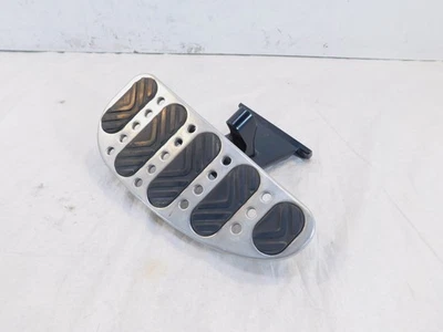 Pie izquierdo Victory V92 Classic & Touring Cruiser estribo y soporte de montaje Foto 1 de 4