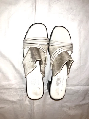 Munro American Shock Absorbing Heel White Sandals Womens Size 9SS - Image 1 of 4