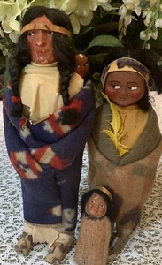 Vintage 1940’s SKOOKUM NATIVE AMERICAN DOLL PAIR MAN & WOMAN W/ PAPOOSE / Family - Picture 1 of 14