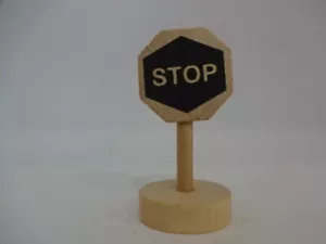 Altes Miniatur Holzspielzeug / Verkehrsschild / Stopschild - Bild 1 von 1