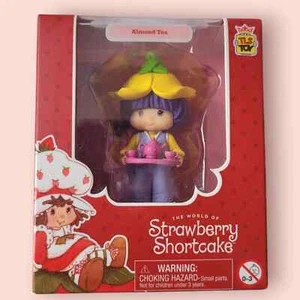 The World of Strawberry Shortcake Chee Bee! Character Almond Tea 2.5 in. NEW! - Picture 1 of 1