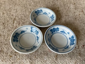 Vintage White and blue floral Liling China porcelain mini sauce salt bowls x 3 - Picture 1 of 3