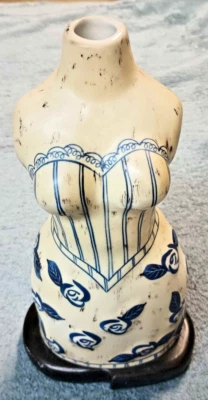 Jarrón de 11 pulgadas cuerpo de mujer blanco con flores azules estilo Delft cerámica DE COLECCIÓN Foto 1 de 4