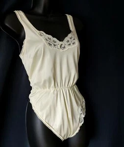 PRETTY PASTEL YELLOW Vintage 1970s LACY NYLON BODYSUIT TEDDY - S / M - Picture 1 of 4