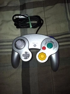 Official OEM Nintendo GameCube And Wii Controller Silver Very Good 2Z - Picture 1 of 3