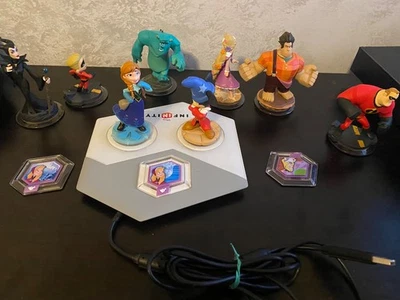 Consola Base Portal USB Disney Infinity No. CE0890 -con 11 figuras de acción - como nuevo Foto 1 de 4