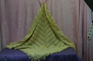 ANCIEN CHÂLE BEIGE LAINE FAIT MAIN AU CROCHET ÉCHARPE FOULARD CARRE  CHALLE - Photo 1/7