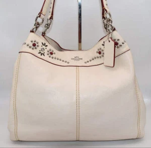 Coach Lexy Schultertasche aus genarbtem Leder mit Nieten in "Chalk Off" - Bild 1 von 19