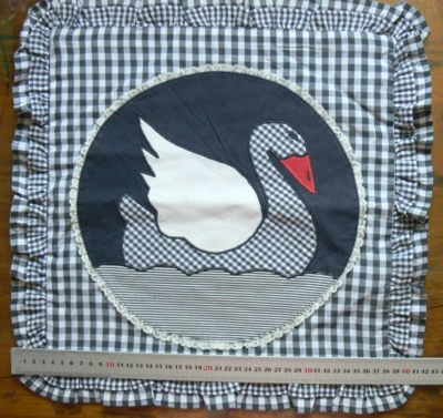 CUSHION COVER SWAN Black White & Red Beak H/M Applique & Frill Edge 35x35cm ECA - Изображение 1 из 4