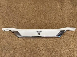 ✅ 16 17 18 Mitsubishi Outlander Trunk Tail Gate Garnish Panel White Chrome OEM - Picture 1 of 10