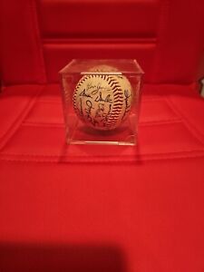 Signed Philadelphia Phillies baseball. Lots Of Names MIKE SCHMIDT & other greats