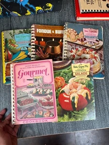 Beta Sigma Phi Cookbook Gourmet Salad Desserts Fondue Buffet Casseroles Vintage - Picture 1 of 8