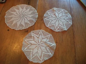 3 Vintage gehäkelte Tischläufer runde Form cremefarben bis hellbraun 8,5 & 7,5 - Bild 1 von 9