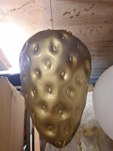 Erdbeere Figur Werbefigur Goldene Erdberre Obst Werbung Deko Frucht Werbefigur - Bild 1 von 4