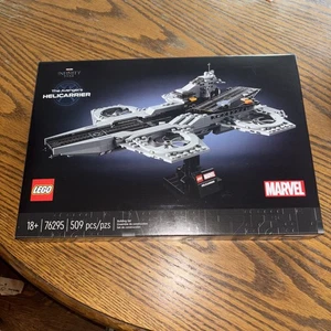 LEGO Super Heroes: The Avengers Helicarrier (76295) - Picture 1 of 3