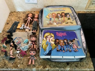 MGA Lote Bratz - Estuche, 4 Muñecas, Ropa, Zapatos, Accesorios Foto 1 de 4