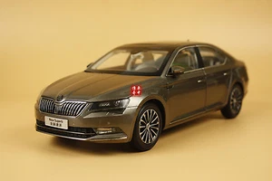 1/18 2016 tutta nuova Skoda nuova superbo colore marrone - Foto 1 di 7