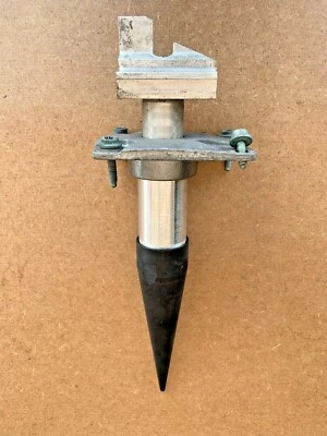 04-10 Audi A8 Quattro para-choque traseiro direito amortecedor suporte de montagem tampão fabricante de equipamento original - Imagem 1 de 4