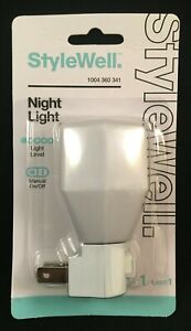 Style Well - Night Light - Plug In - Manual On/Off Switch -4 Watt Light Bulb -MS