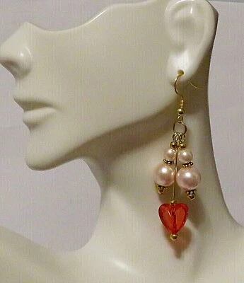 粉色珍珠吊坠 - 樱桃心滴 2 英寸金铅无镍钩耳环 — 第 1/2 张图片