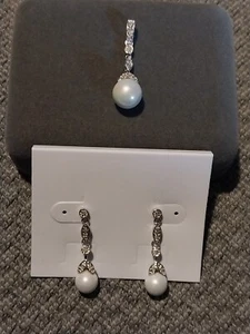 Silver Plated Rhinestone Faux Pearl Earrings & Pendant - Picture 1 of 7
