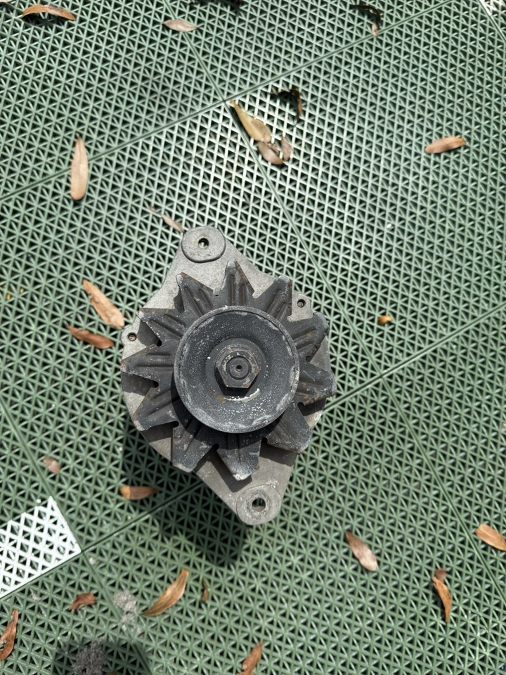 81-83 Datsun 280zx Alternator L28 - Image 1 of 3