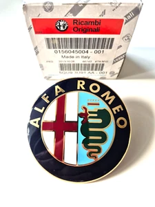 Original Alfa Romeo 147 156 Emblem Facelift vorne Logo Kühlergrill 156045004 NEU - Bild 1 von 4