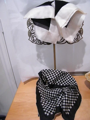 (4) BUFANDAS DE SEDA VINTAGE BLANCO Y NEGRO ECO plus Foto 1 de 4