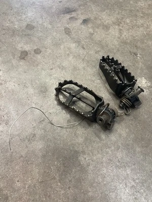 Clavijas de pie Yamaha WR 250F Foto 1 de 2