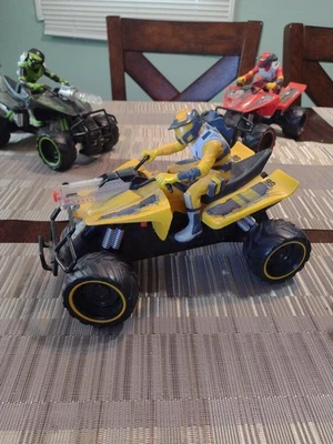 Jada  4 Wheeler (YELLOW) Remote Control 49mhz w/o Remote 10"x5" Toy. RC4W - Image 1 of 4