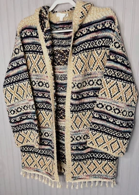 CARDIGÃ FEMININO COM CAPUZ Adyson Parker 1x franja boho chique cobre bege luxo marinho - Imagem 1 de 4