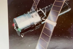 Astronomicial Telescope "NASA Space Telescope" Official Publication - 1982 - Bild 1 von 5