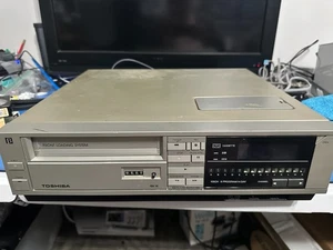 Toshiba Video Cassete Recorder Betamax VCR V-M32 POWERS *PARTS ONLY* Powers on - Picture 1 of 10