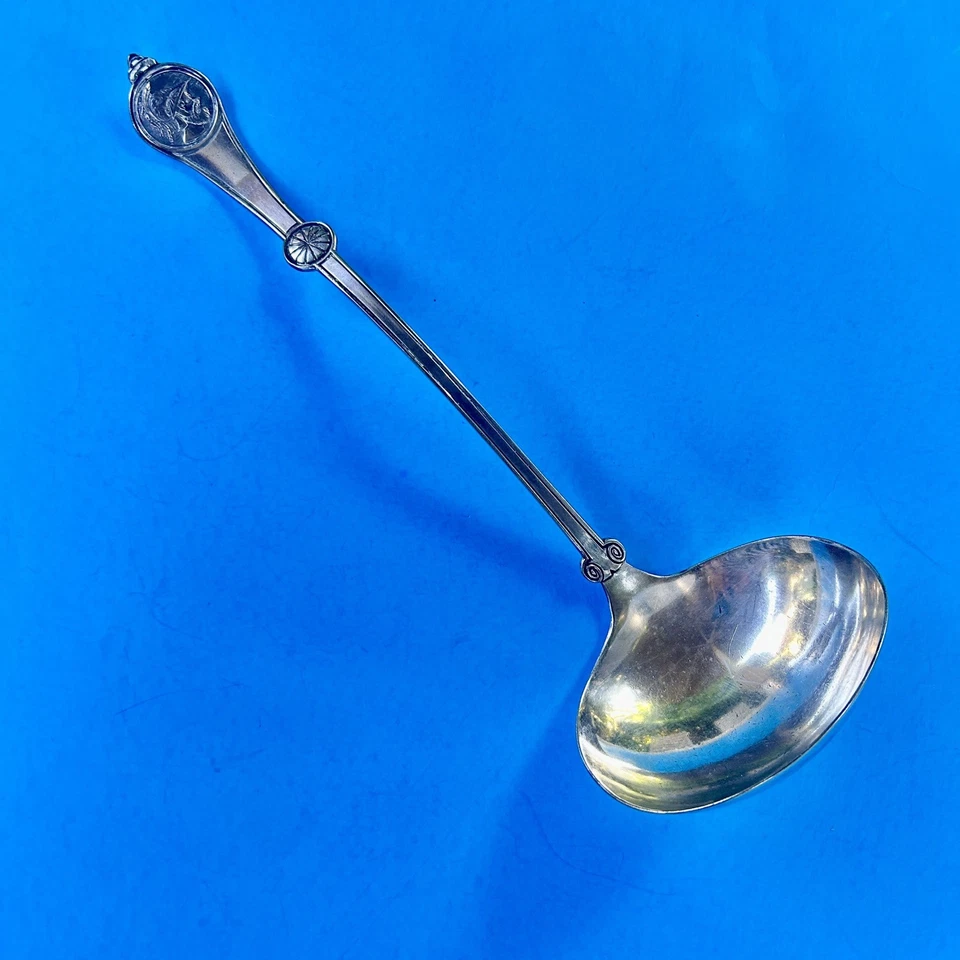 MEDALLÓN ROMANO (1868) por REED & BARTON Cucharón de sopa plateado 12 7/8" Punzón Foto 1 de 4