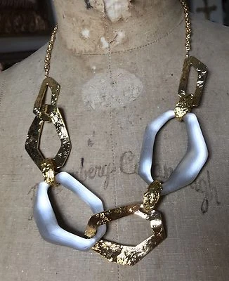 COLLAR ESLABONES ONDULADOS ALEXIS BITTAR TONO DORADO GRIS CÁLIDO LUCITE Foto 1 de 4