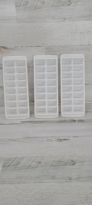 Bandejas apilables para cubitos de hielo Rubbermaid #2867 blancas 16 cubos/cada una 2004/de colección Foto 1 de 4