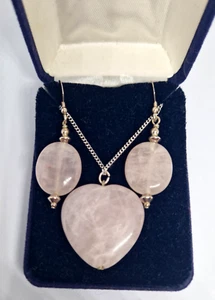 💖 Rose Quartz Heart Jewellery Set – Pendant & Earrings – Healing Crystal – Neve - Picture 1 of 5